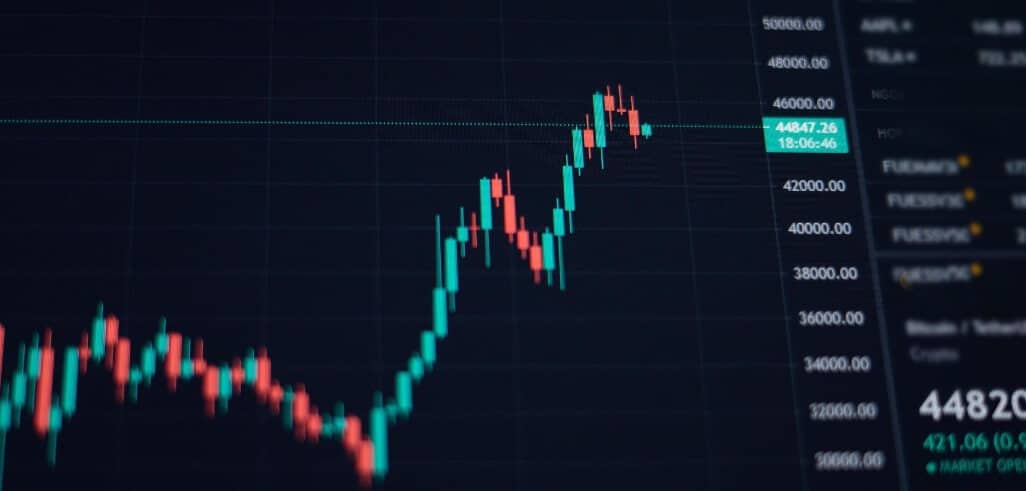 blue and red forex chart going up